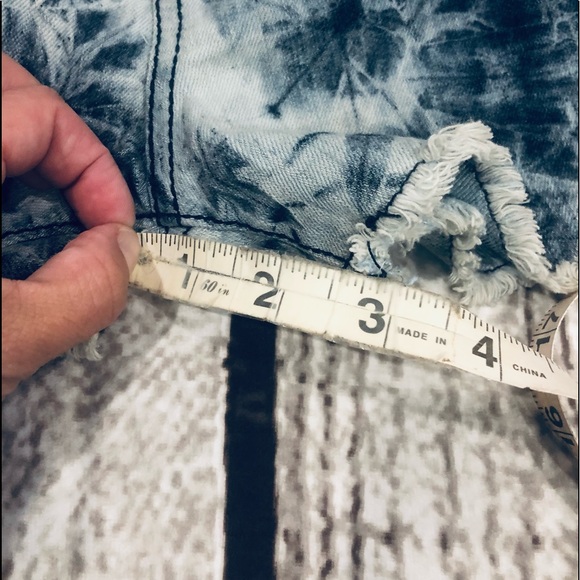 ❤️🔥Vanilla Star Bleached Out Girls Shorts ❤️🔥Measurements in Pics❤️🔥 - Picture 4 of 10